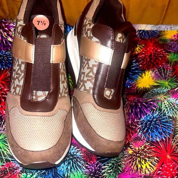 Dkny Shoes - Fits narrow feet